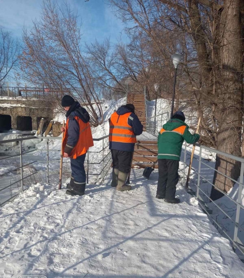 Муниципальный ЦУР: очищен от снега и наледи мост на улице Куйбышева. Муниципальный ЦУР: очищен от снега и наледи мост на улице Куйбышева.