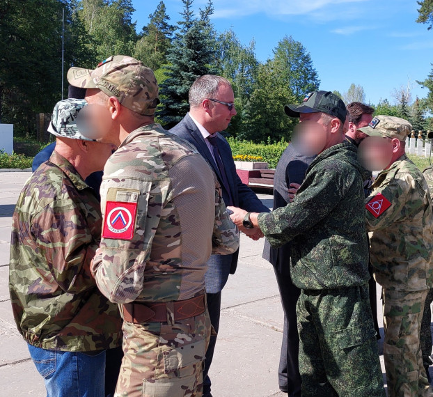 В Димитровграде торжественно проводили ещё одну группу бойцов, которые возвращаются после двухнедельного отпуска в зону СВО.