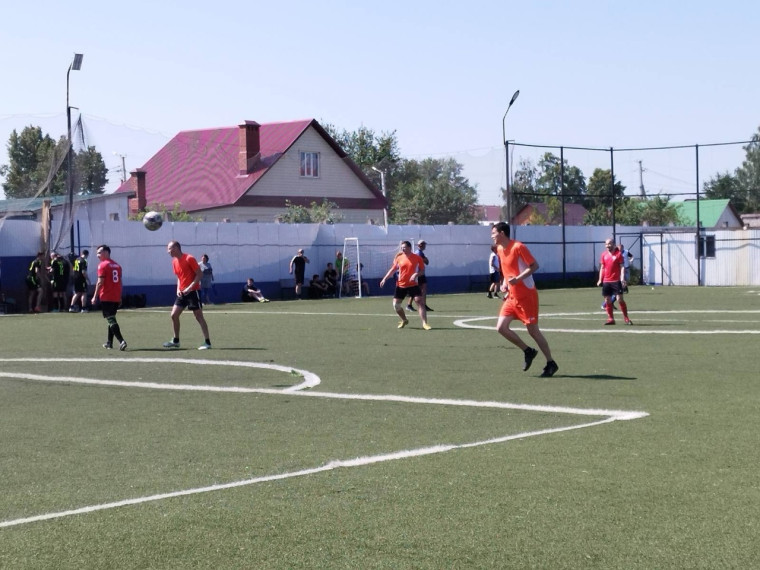 На стадионе &quot;Спартак&quot; в преддверии Дня города прошёл футбольный турнир среди предприятий и организаций Димитровграда.