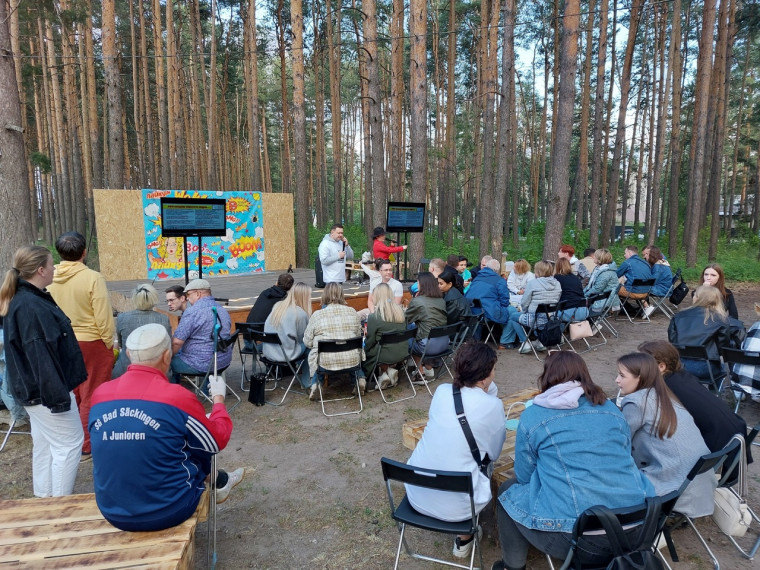 Вечером 10 июня впервые на свежем воздухе в Рыба-парке прошла интеллектуальная игра «ЛайкУм».
