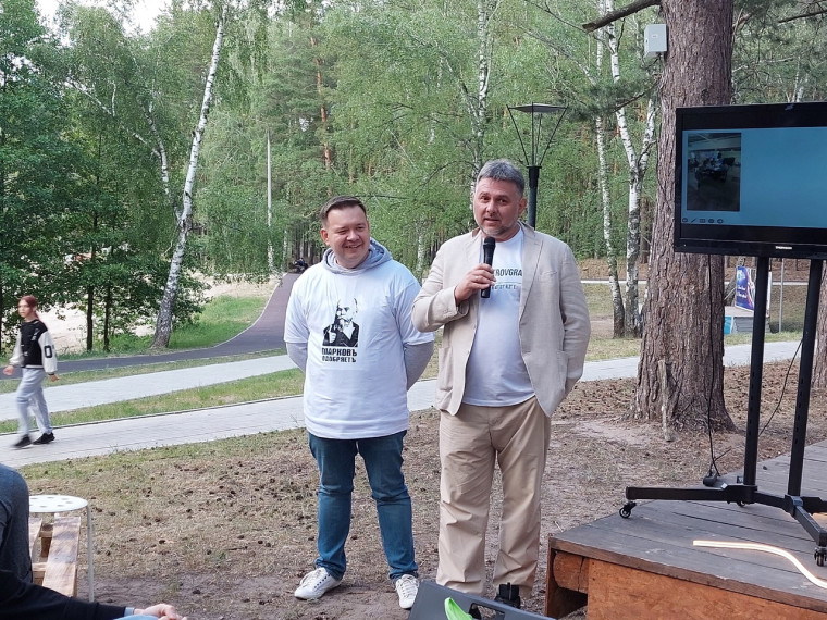 Вечером 10 июня впервые на свежем воздухе в Рыба-парке прошла интеллектуальная игра «ЛайкУм».