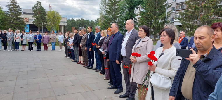 В школе № 25 открыли мемориальные доски памяти воинов, погибших в СВО, - Константина Кармасева и Александра Сёмина.