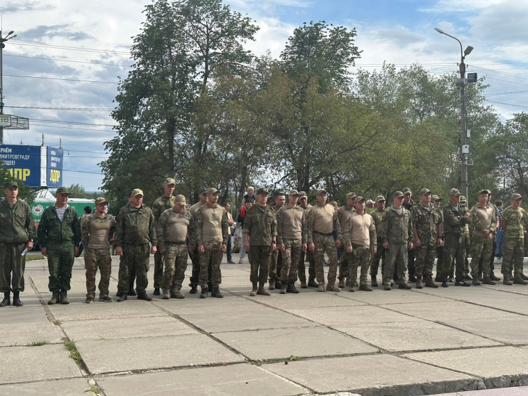 Во вторник 22 августа в Димитровграде у Монумента Славы состоялись проводы очередной группы мобилизованных воинов.