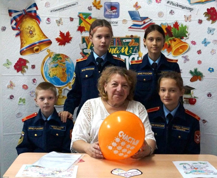 Ученики Димитровграда поздравляют своих педагогов с профессиональным праздником - Днём учителя!.