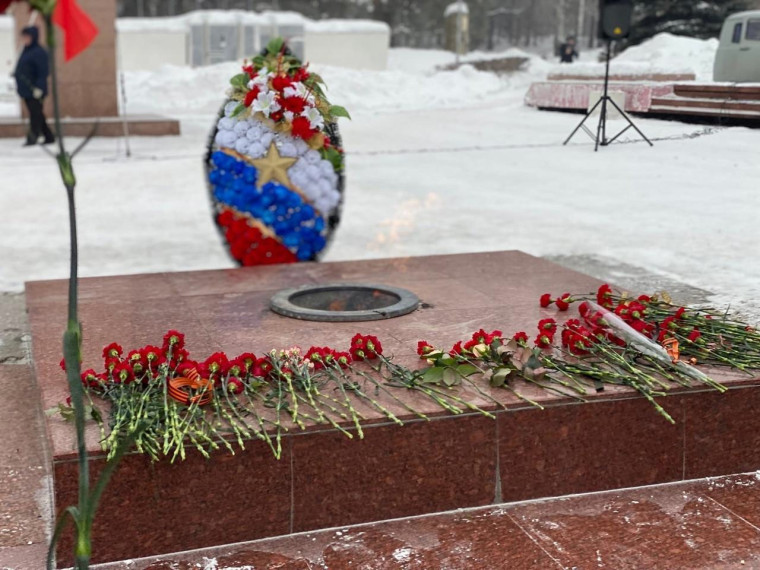 В четверг 2 февраля у Монумента Славы прошло патриотическое мероприятие, посвящённое 80-летию победы советского народа в Сталинградской битве..