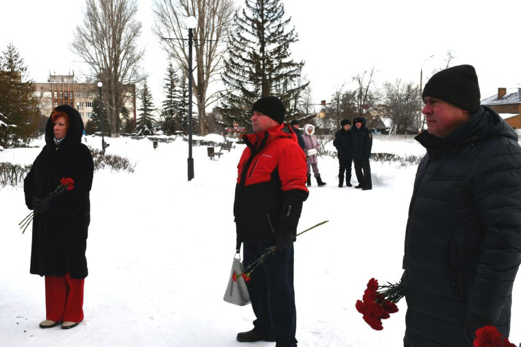 Прошел митинг памяти погибших при защите конституционного строя в Чеченской Республике.