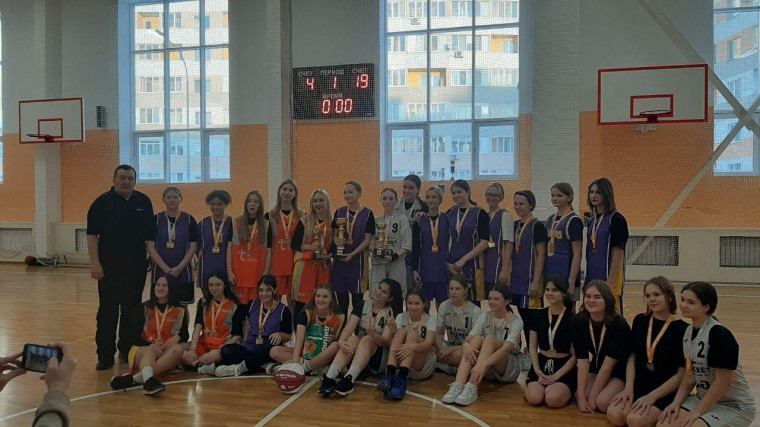 На прошедшей неделе сотни девчонок и мальчишек приняли участие в спортивных городских мероприятиях.