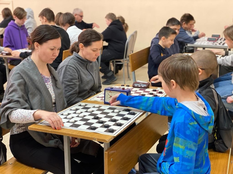Прошёл городской турнир по русским шашкам.