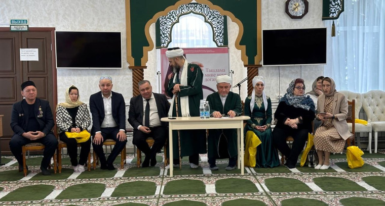 В городской мечети прошла встреча с жёнами и матерями воинов-мусульман.