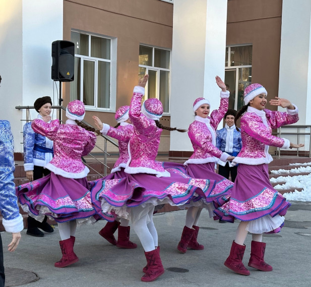 Праздничная программа «Крымская весна», посвященная 10-летию воссоединения Крыма с Россией, прошла в Димитровграде 18 марта.