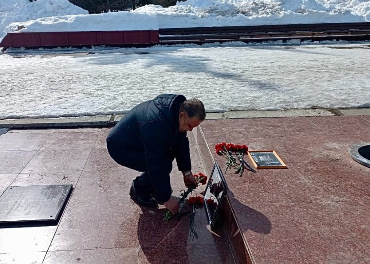 В Димитровграде созданы два мемориала памяти жертв теракта в Подмосковье.