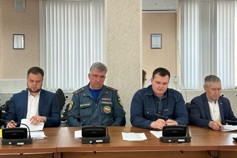 В среду 17 апреля штаб по ЖКХ провел заместитель главы города Дмитрий Трофимов.