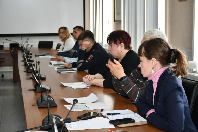 Заместитель главы города Дмитрий Трофимов провел заседание транспортной комиссии.