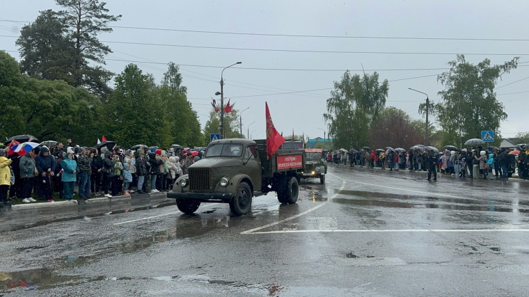Марш Победы открыл парад боевой техники времен Великой Отечественной войны.