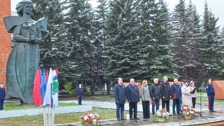 Прошёл митинг у мемориального комплекса рядом с ДААЗом..