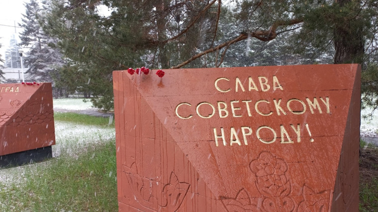 Прошёл митинг у мемориального комплекса рядом с ДААЗом..