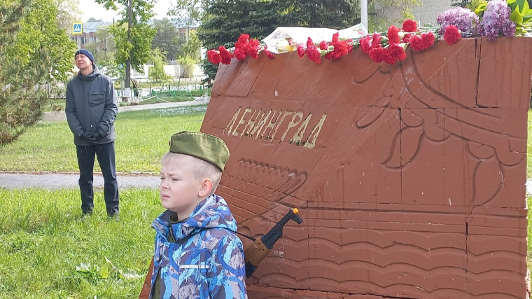 Прошёл митинг у мемориального комплекса рядом с ДААЗом..