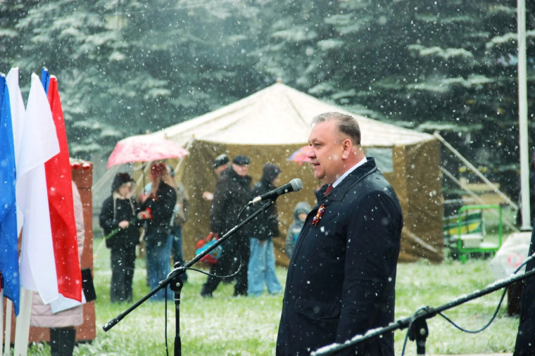 Прошёл митинг у мемориального комплекса рядом с ДААЗом..