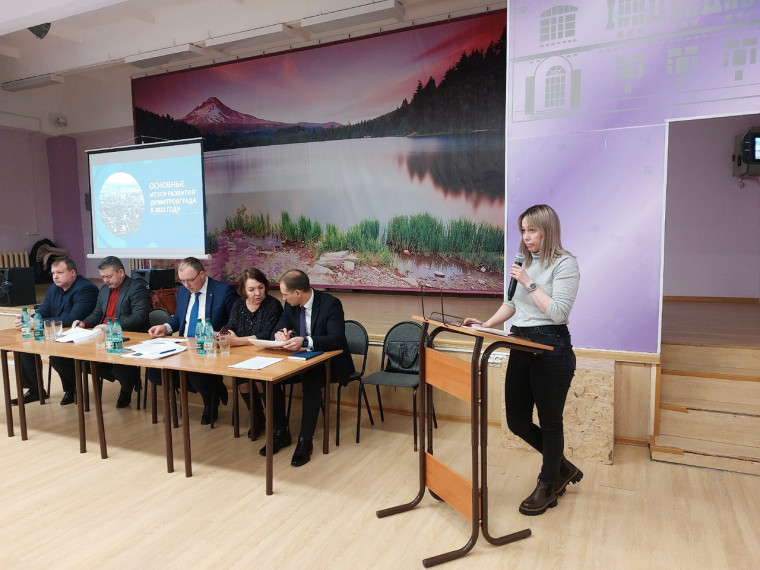 В школе № 9 прошла встреча с жителями Первомайского района.