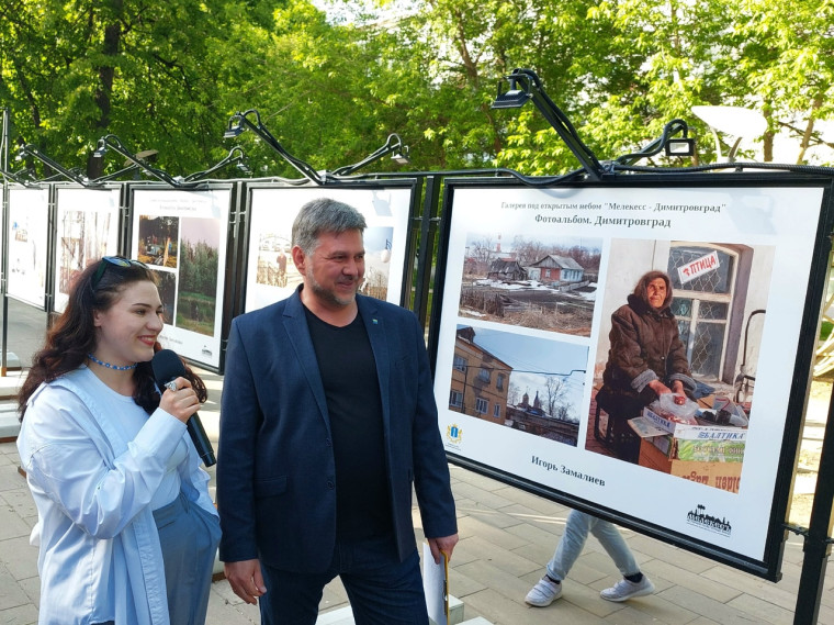 На Аллее учителей, что на улице Терешковой, открыта новая выставка - &quot;От Мелекесса до Димитровграда - Димитровград. Фотоальбом&quot;.