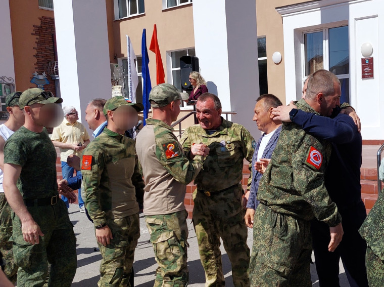 В Димитровграде 19 мая торжественно проводили ещё одну группу бойцов, возвращающихся после кратковременного отпуска в зону СВО.