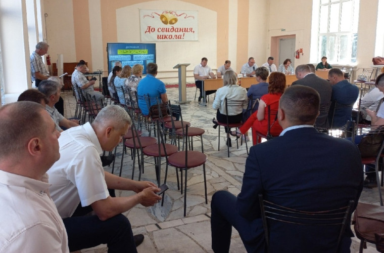 В школе №23 в среду 24 мая прошла встреча администрации города с жителями микрорайона.
