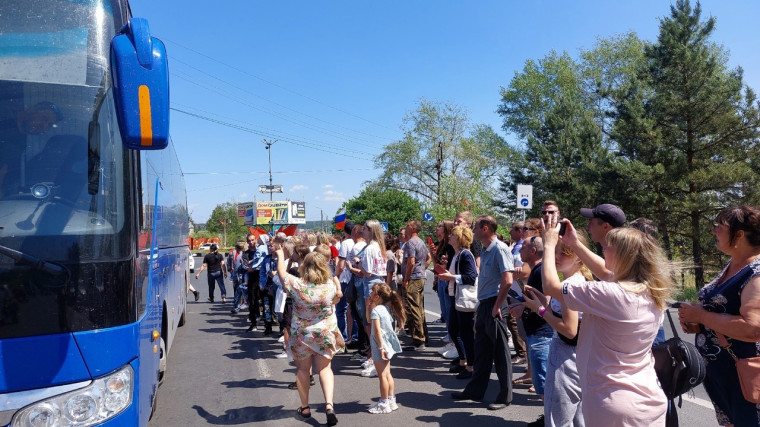 В Димитровграде 29 мая на Аллее Славы торжественно проводили ещё одну группу бойцов, которые возвращаются после кратковременного отпуска в зону СВО.
